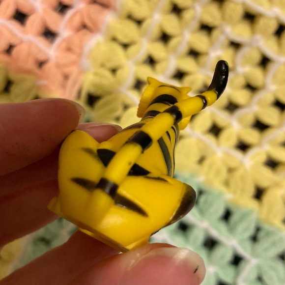 B1G2 - Aladin Raja Tiger Figure - Buy 1, Get 2 FREE - Picture 4 of 6